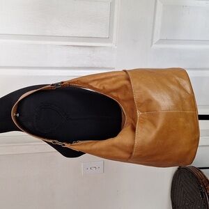 Everyday Leather Hobo Bag in Tan - Women's Shoulder Bag